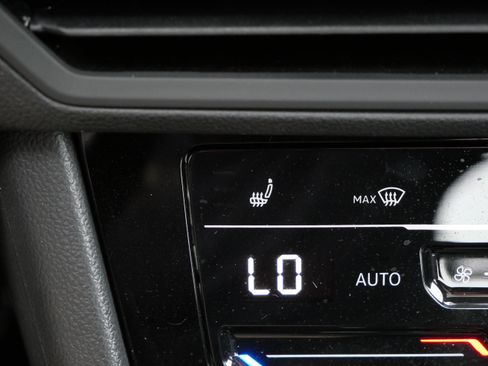 Used 2025 Volkswagen Jetta SE w/ Sunroof Package FWD image 29