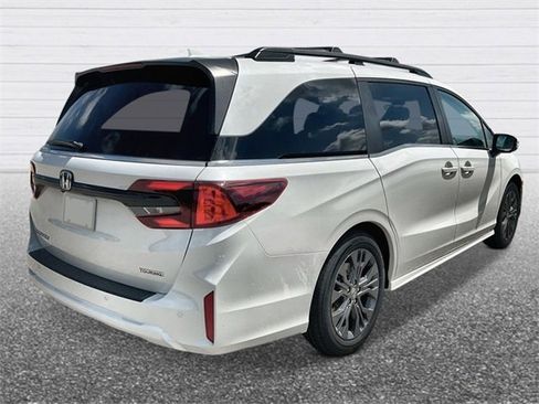 New 2026 Honda Odyssey Touring image 5