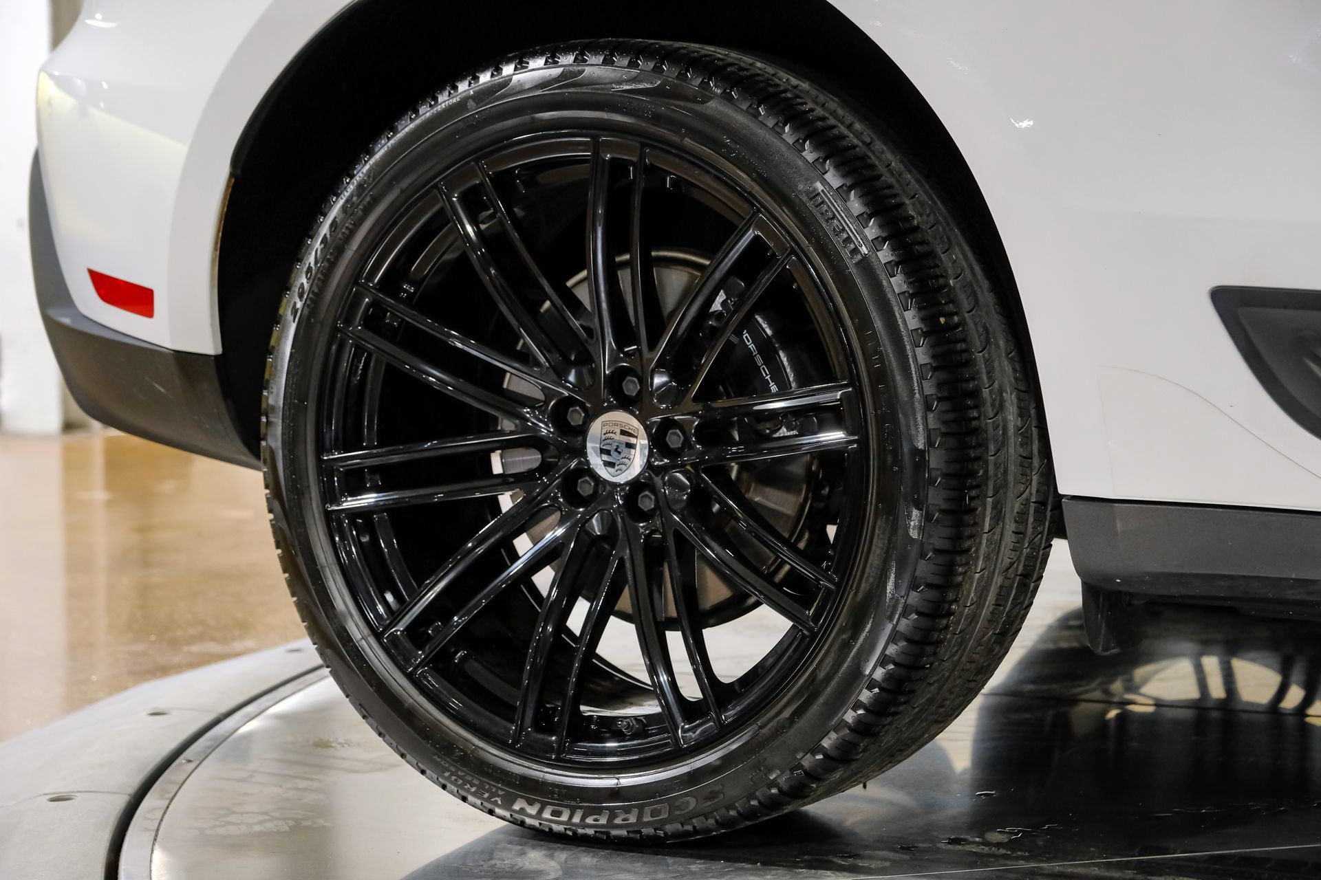 Used 2024 Porsche Macan w/ Premium Plus Package AWD/4WD image 57