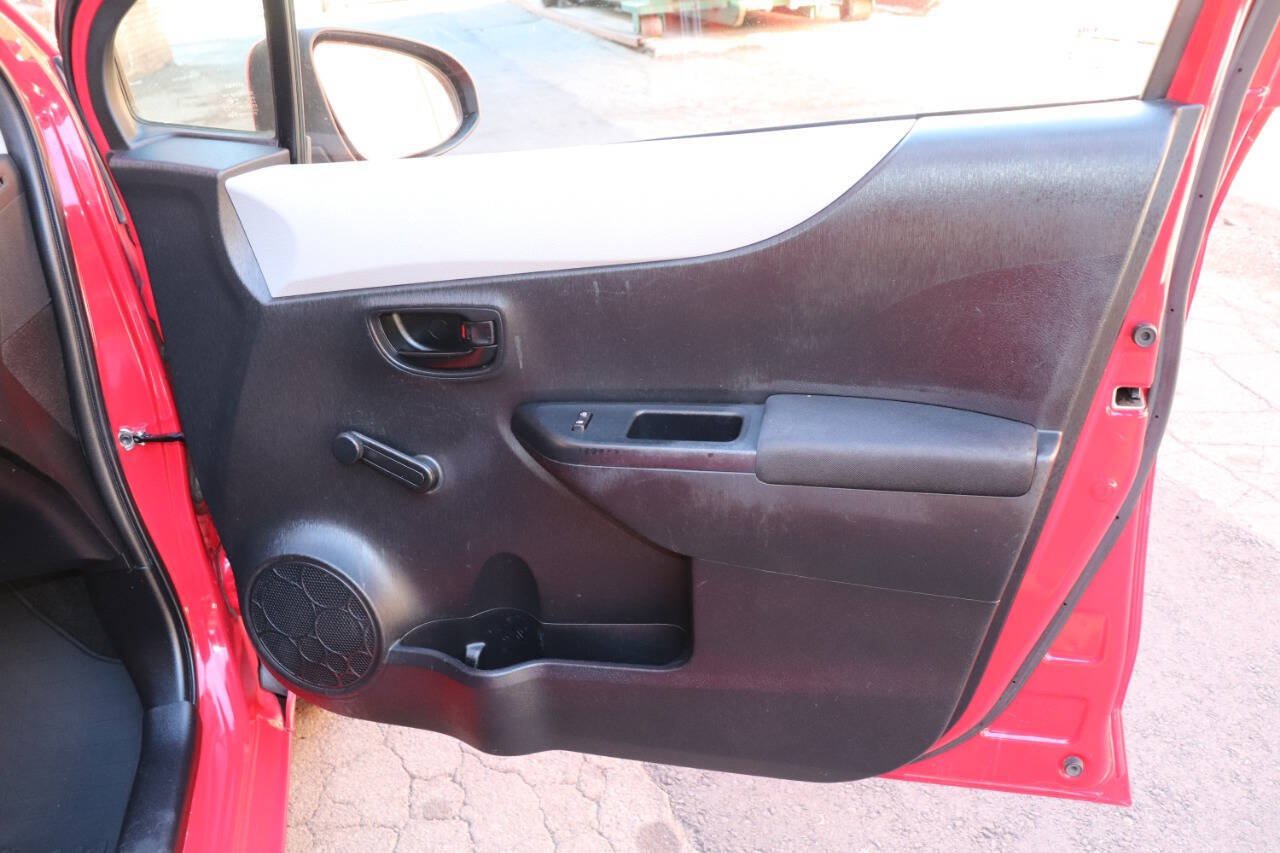 Used 2014 Toyota Yaris L FWD image 24
