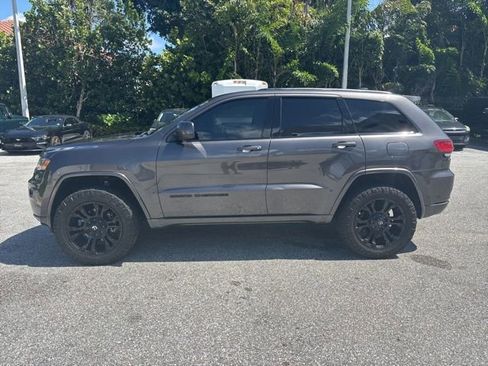Used 2021 Jeep Grand Cherokee Laredo X AWD/4WD image 4