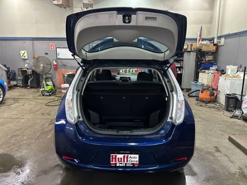 Used 2017 Nissan Leaf SV w/ Premium Package image 10