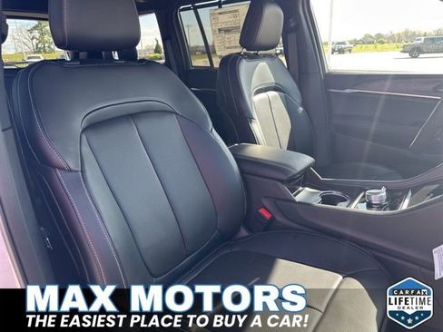 Used 2024 Jeep Grand Cherokee Limited w/ Luxury Tech Group II image 44