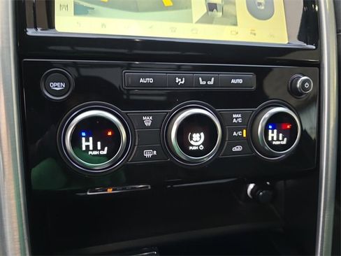 Used 2018 Land Rover Discovery HSE image 28