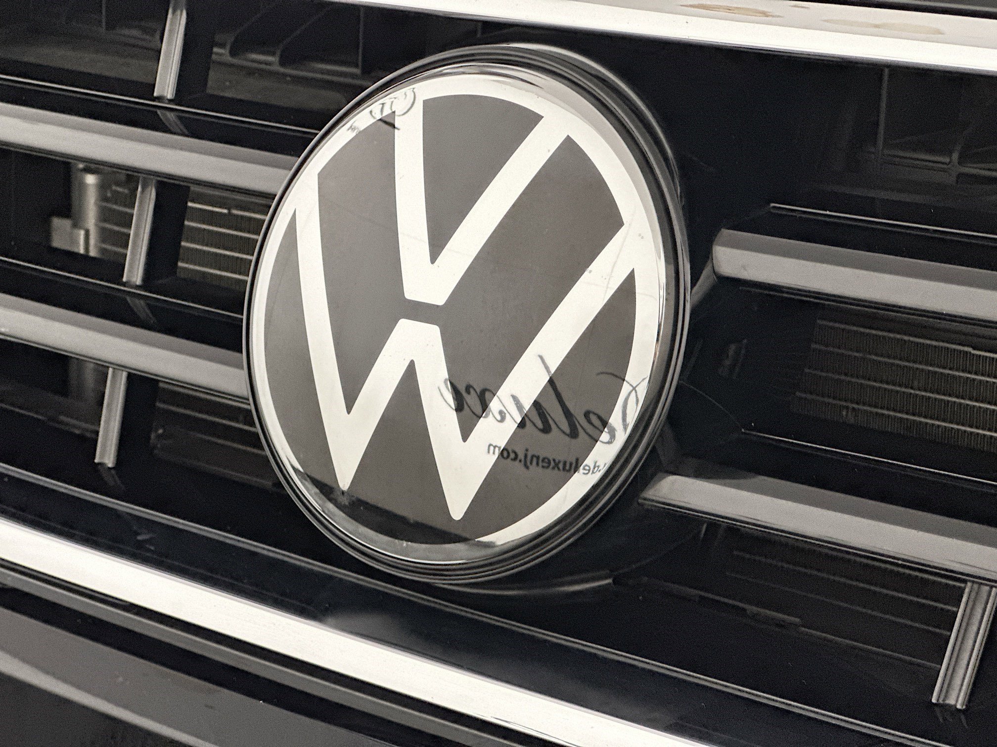 Used 2024 Volkswagen Tiguan SE R-Line AWD/4WD image 36
