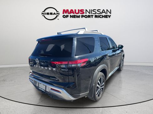 Certified 2025 Nissan Pathfinder Platinum w/ Cargo Package FWD image 13