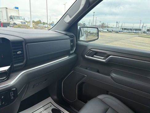 Used 2025 GMC Sierra 1500 SLT image 22