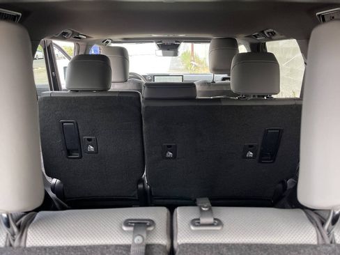 Used 2024 Lexus GX 550 w/ Accessory Package (Z1) AWD/4WD image 8