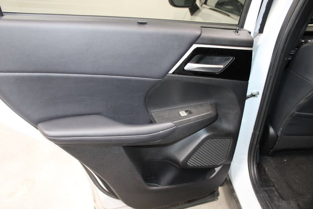 Used 2023 Mitsubishi Outlander SE Black Edition AWD/4WD image 21