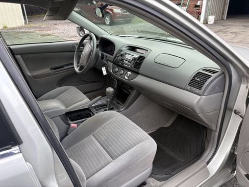 Used 2005 Toyota Camry FWD image 9