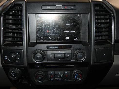 Used 2018 Ford F150 XLT w/ Equipment Group 302A Luxury AWD/4WD image 13