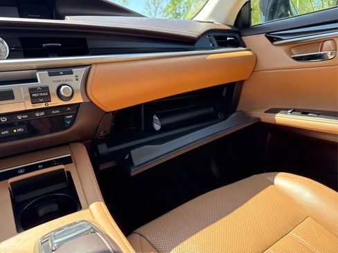 Used 2018 Lexus ES 350 w/ Luxury Package w/Wood Trim FWD image 30
