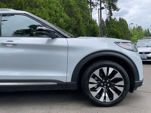 Used 2025 Ford Explorer Platinum w/ LUX Leather Package AWD/4WD image 2