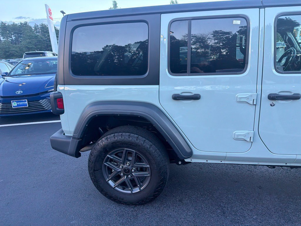Used 2024 Jeep Wrangler Unlimited Sport AWD/4WD image 4