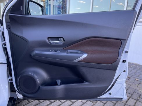 Used 2024 Nissan Kicks SR image 31