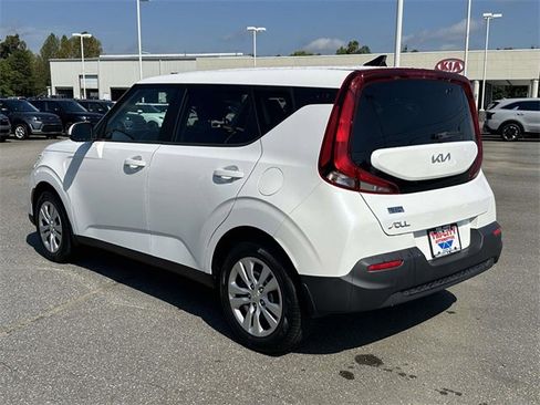 Certified 2022 Kia Soul LX image 5