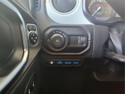 Used 2025 Jeep Wrangler Unlimited Sahara AWD/4WD image 21