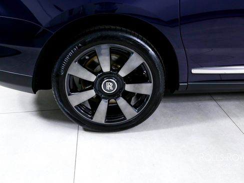 Used 2023 Rolls-Royce Cullinan image 34