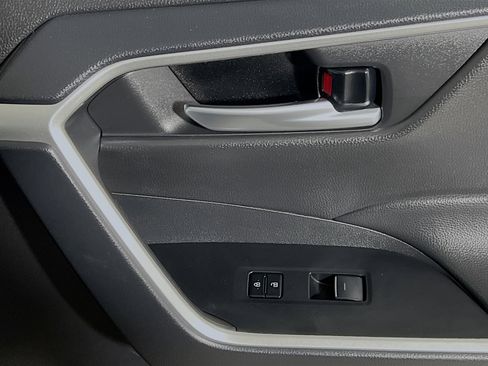 Used 2025 Toyota RAV4 XLE image 32