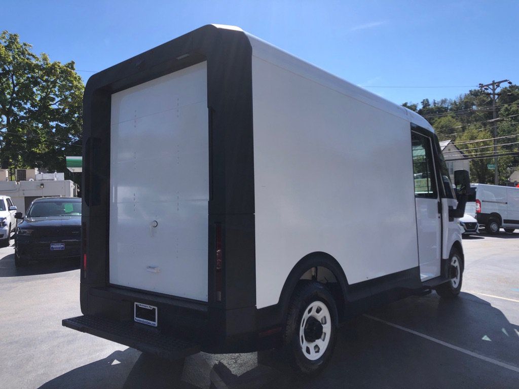 Used 2025 Chevrolet Brightdrop 400 w/ Power Door Package AWD/4WD image 6