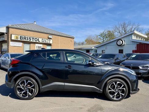 Used 2021 Toyota C-HR XLE FWD image 2