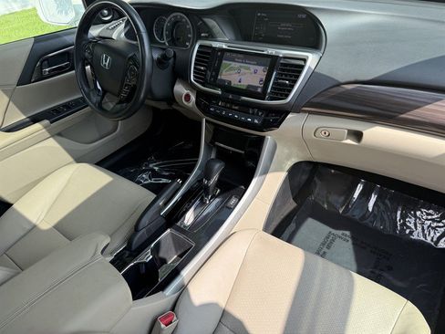 Used 2016 Honda Accord Touring image 21