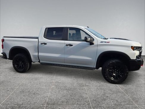 Used 2023 Chevrolet Silverado 1500 ZR2 w/ Technology Package AWD/4WD image 4