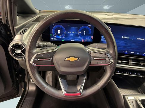 Used 2025 Chevrolet Equinox EV LT FWD image 14
