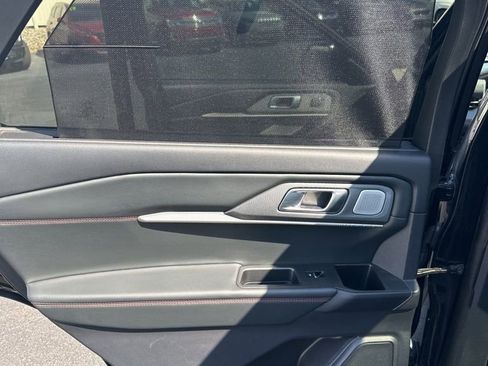 Used 2025 Ford Explorer ST image 13