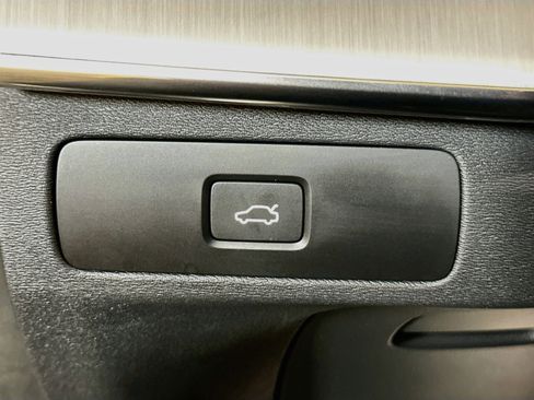 Used 2023 Volvo XC90 B5 Core AWD/4WD image 17