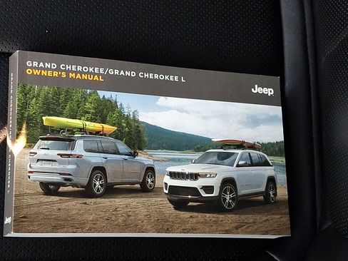 Used 2024 Jeep Grand Cherokee Limited w/ Luxury Tech Group II AWD/4WD image 29