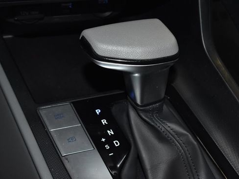 Used 2021 Hyundai Elantra SE FWD image 16