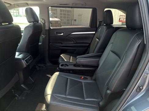 Used 2019 Toyota Highlander XLE w/ Protection Package #3 AWD/4WD image 10