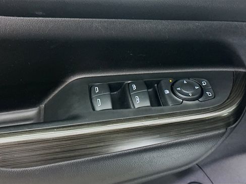 Used 2023 GMC Acadia SLT image 15