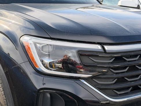 Used 2024 Volkswagen Atlas Cross Sport SE image 28