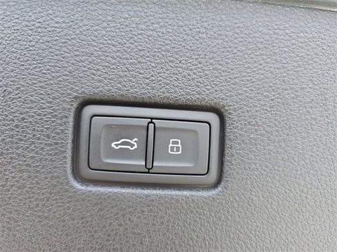 Used 2022 Audi SQ8 Prestige image 16