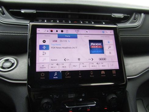 Used 2023 Jeep Grand Cherokee L Limited AWD/4WD image 21