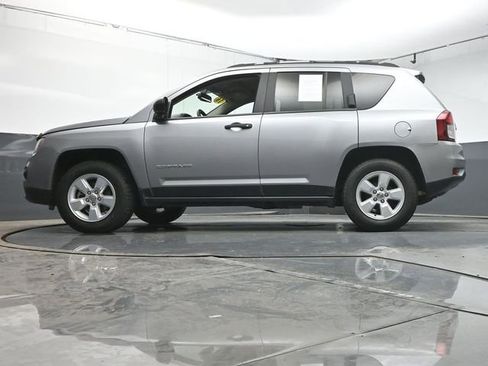 Used 2016 Jeep Compass Sport FWD image 32
