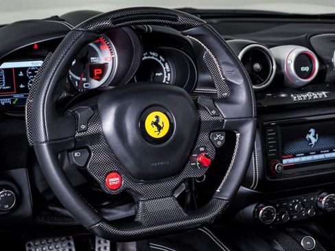 Used 2015 Ferrari California T image 27