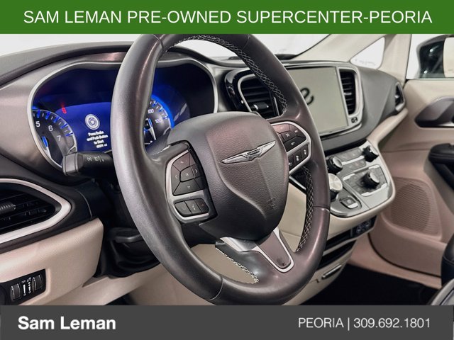 Used 2024 Chrysler Pacifica Touring-L FWD image 11