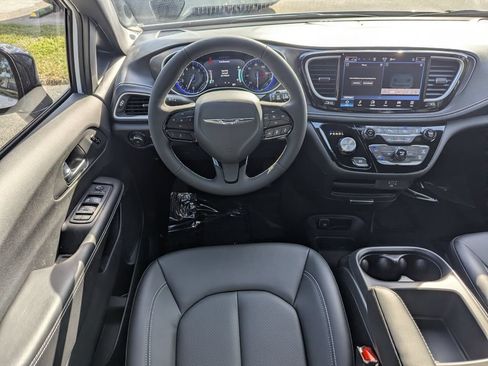 New 2026 Chrysler Pacifica Select w/ S Appearance Package FWD image 12