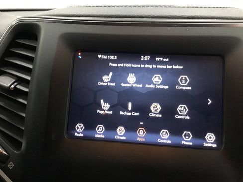 Used 2019 Jeep Cherokee Latitude w/ Cold Weather Group AWD/4WD image 25