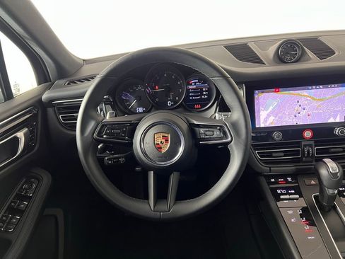Certified 2025 Porsche Macan image 23