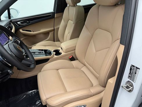 Used 2025 Porsche Macan image 5