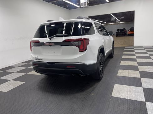 Used 2023 GMC Acadia SLE w/ Driver Convenience Package image 5