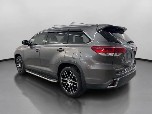Used 2019 Toyota Highlander XLE AWD/4WD image 7