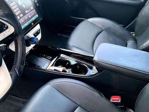 Used 2018 Toyota Prius Four Touring image 17
