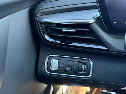 Used 2025 Buick Enclave Preferred w/ Power Package image 13