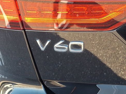 Used 2024 Volvo V60 B5 Cross Country Plus w/ Protection Package Premier image 30