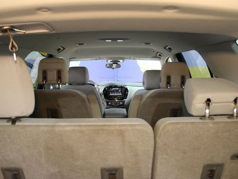 Used 2018 Chevrolet Traverse LT image 17